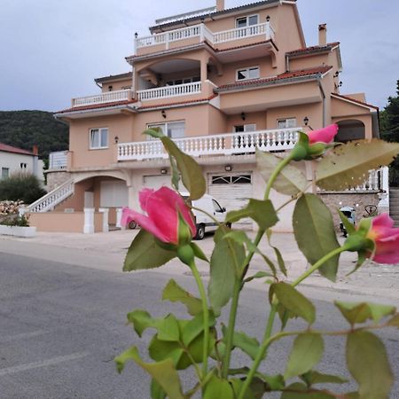 Apartments Mig - With Beautiful Garden Supetarska Draga Eksteriør bilde